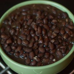 A picture of Black Beans.
