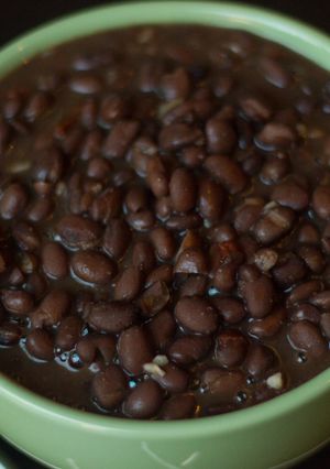 A picture of Black Beans.