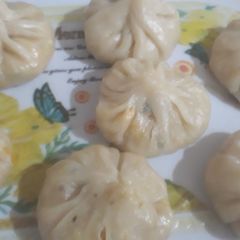 A picture of Momos.