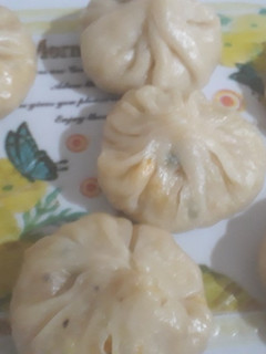 A picture of Momos.