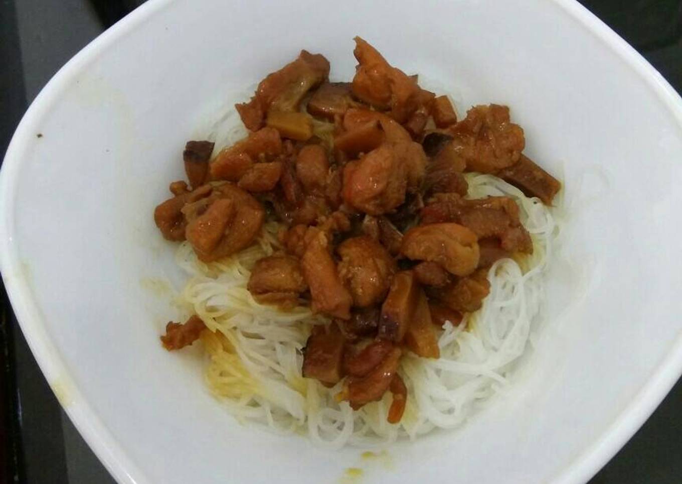 Bihun rebus topping ayam jamur