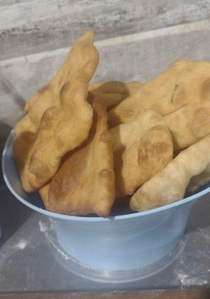 Una foto de Tortas fritas hechas con grasa