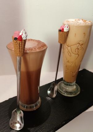 Une photo de Frapuccino caramel et frapuccino moka