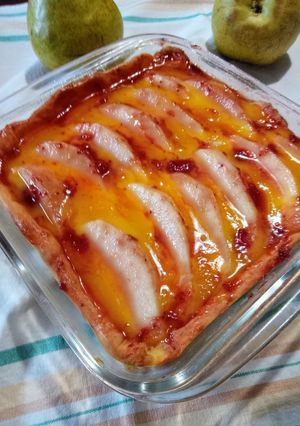 Una foto de Tarta de peras y crema de limón