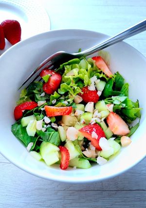 Una foto de Ensalada de espinaca con fresa