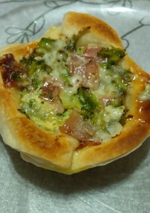 Una foto de Canastitas de brócoli, jamón y queso