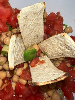 Una foto de Ensalada de garbanzos