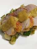 Filete de cerdo con salsa al jengibre y pepino salteado