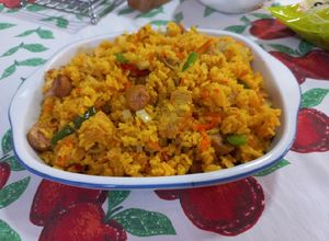 Una foto de Arroz apastelado con cerdo, pollo y chorizo