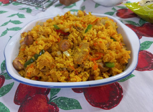 Una foto de Arroz apastelado con cerdo, pollo y chorizo