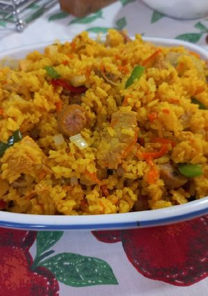 Una foto de Arroz apastelado con cerdo, pollo y chorizo