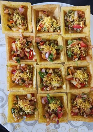 A picture of Canapes with sprouted Moong.
