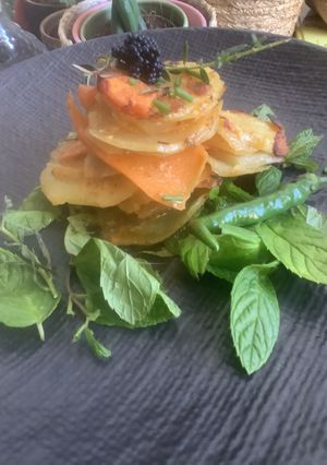 Une photo de Feuilleté 🌶️aux deux 🍠🥔pommes de terre🧄
