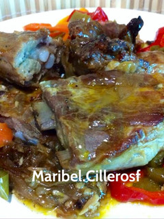 Una foto de Costilla de cerdo asada con pimientos
