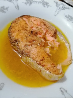 A picture of Salmon with Lemon Sauce.