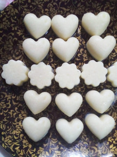 மில்க் சாக்லேட் (Milk Chocolate) செய்முறை முக்கிய புகைப்படம்