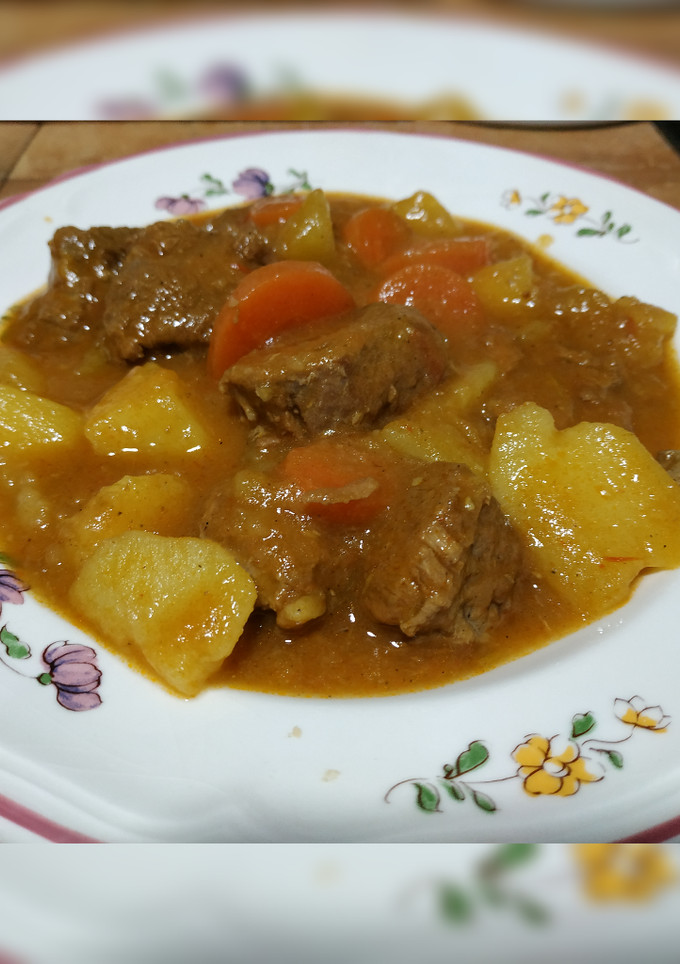 Una foto de Carne con patatas (guiso)