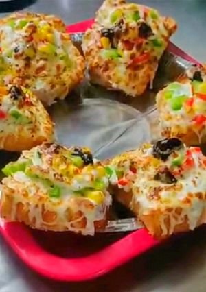 A picture of Cheese garlic toast with  vegetables recipe  on tawa.