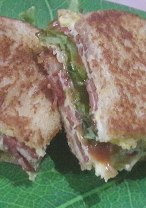 Foto resep Sandwich/roti isi telor daging asap