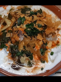दहीआलू चाट (dahi aloo chaat recipe in Hindi) रेसिपी मुख्य फोटो