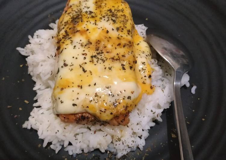 Nasi Salmon with chesee