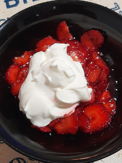 Una foto de Frutillas con crema