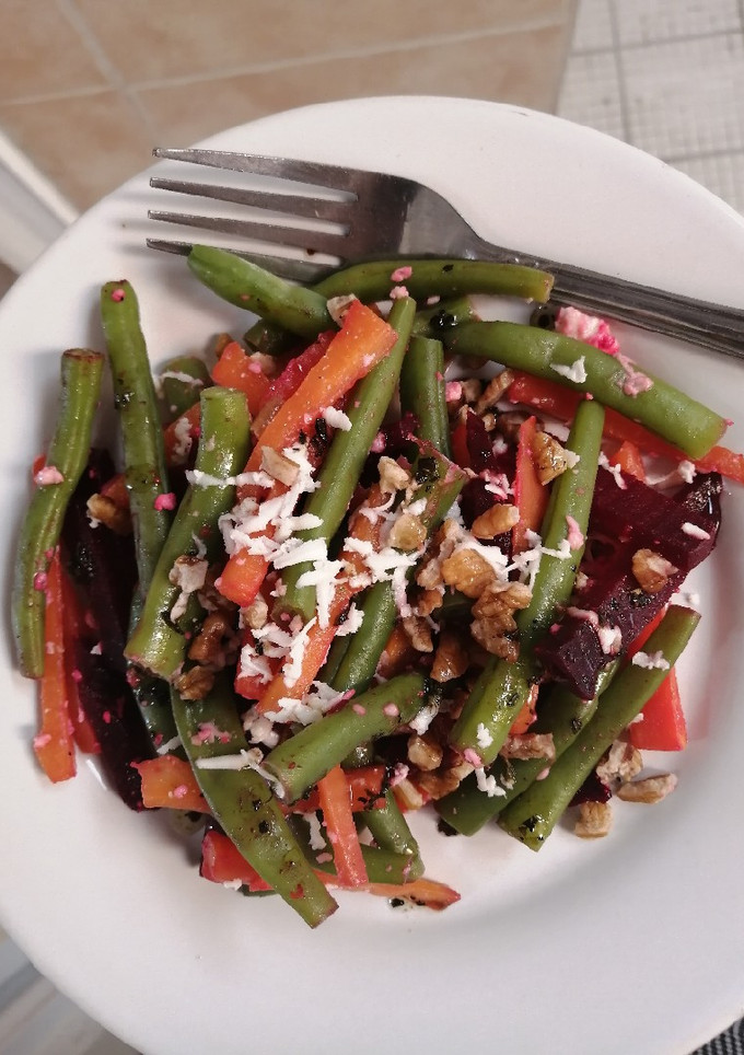 Una foto de Ensalada de betabel, zanahoria y ejotes