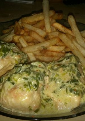 Una foto de Pollo con crema de verdeo