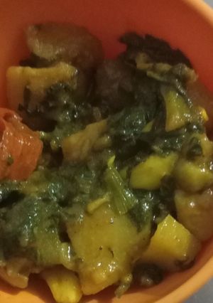 आलू पालक की सब्जी (Aloo palak ki sabzi recipe in Hindi) रेसिपी मुख्य फोटो