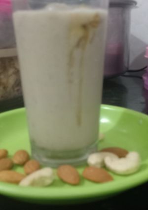 હેલ્થી ડ્રાયફ્રુટ જ્યુસ (Healthy Dryfruit Juice Recipe In Gujarati) રેસીપી મુખ્ય ફોટો