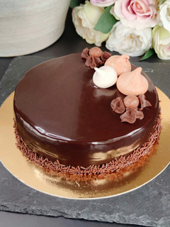 Una foto de Pastel de chocolate y mango
