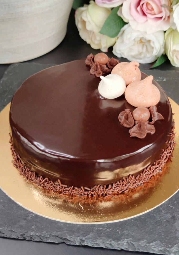 Una foto de Pastel de chocolate y mango