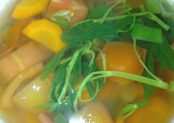 Cara Gampang Menyiapkan Sayur bening wortel tomat kangkung Anti Gagal