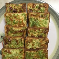 A picture of Spinich toast.