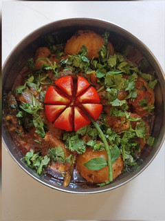 ભરેલા રીંગણ બટાકા નું શાક(Bharela Ringan Bataka Shak Recipe In Gujarati) રેસીપી મુખ્ય ફોટો