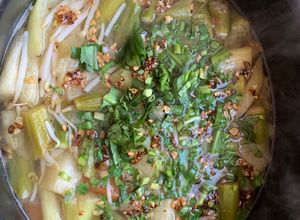 Hình của món Canh chua cá basa + thịt kho tiêu.