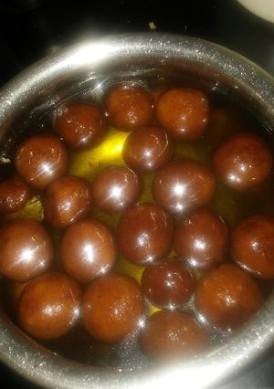 मावा गुलाब जामुन (mawa gulabjamun recipe in hindi) रेसिपी मुख्य फोटो