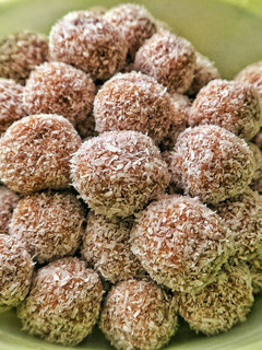 A picture of Coconut Energy Balls.