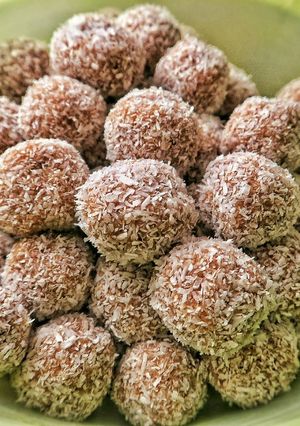 A picture of Coconut Energy Balls.