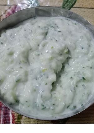 કાકડી નું રાઇતું (Cucumber Raita Recipe In Gujarati) રેસીપી મુખ્ય ફોટો