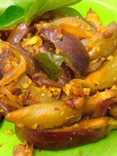 கத்திரிக்காய் பொரியல் (kathrikai Poriyal Recipe in Tamil) செய்முறை முக்கிய புகைப்படம்