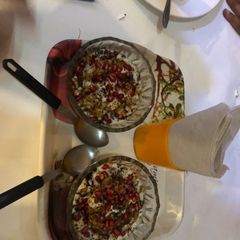 A picture of Bread Dahi bhale.