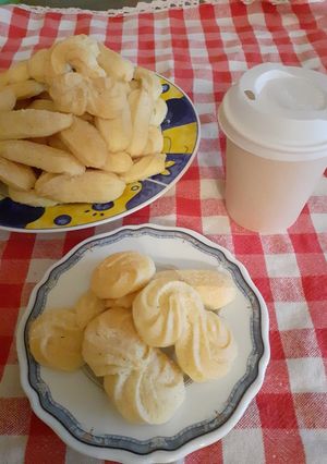 Foto di Frollini di pasta frolla montata al limone senza lattosio