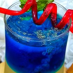 A picture of Lychee Mocktail blue curacao.