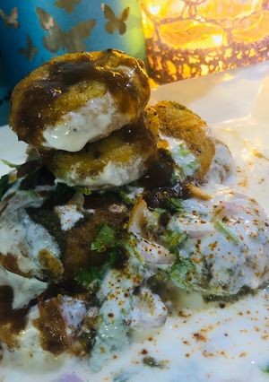 A picture of Alo kabab dahi bare.