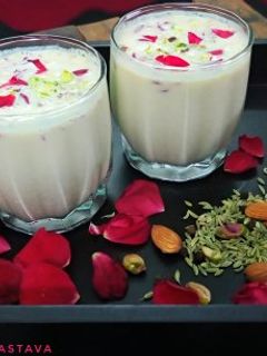 ठंडाई सिरप (thandai syrup recipe in Hindi) रेसिपी मुख्य फोटो