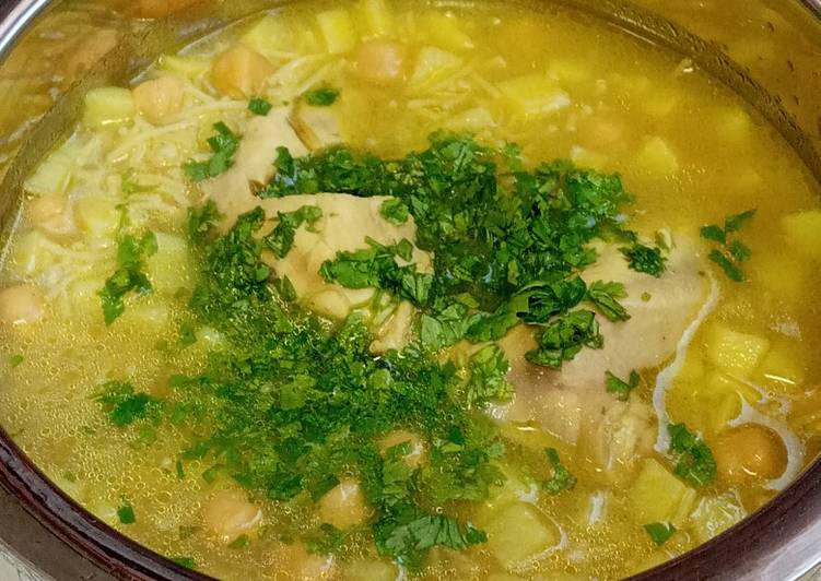شوربه الدجاج والشعيريه 🍲👌