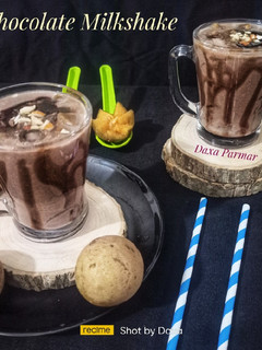 ચીકુ ચોકલેટ મિલ્કશેક (Chikoo Chocolate Milkshake Recipe in Gujar રેસીપી મુખ્ય ફોટો