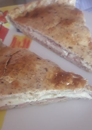 Una foto de Tarta de jamón y queso 🧀🥓