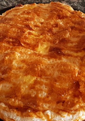 Una foto de Empanada de jamón y queso, hojaldre